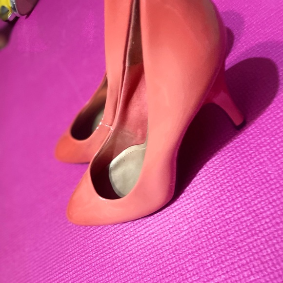 Peach pumps - Picture 2 of 2